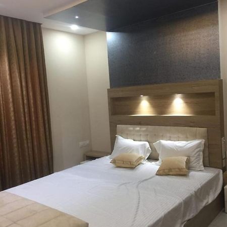 Rose Garden Appartement Dhaka Buitenkant foto